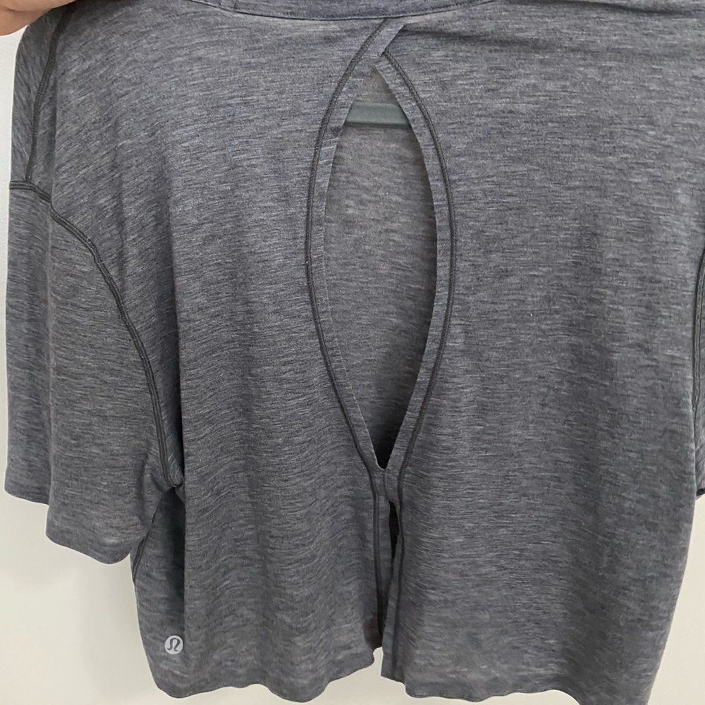 Lululemon crop top